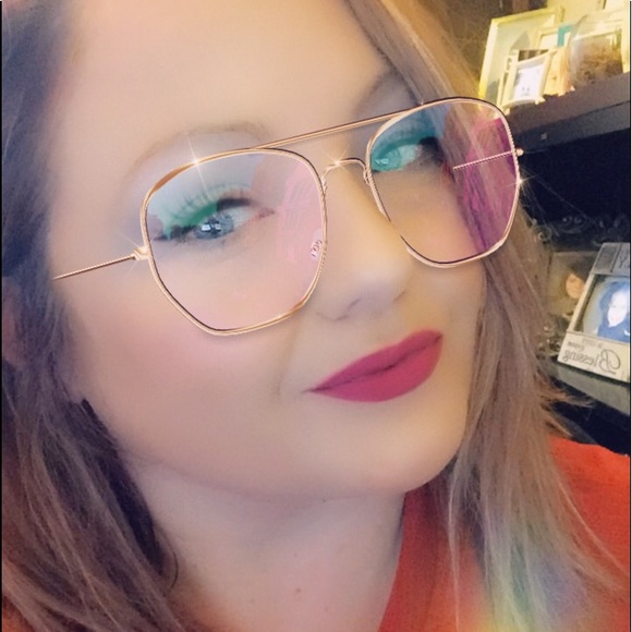 Meet your Posher, Jennifer - Picture 1 of 1